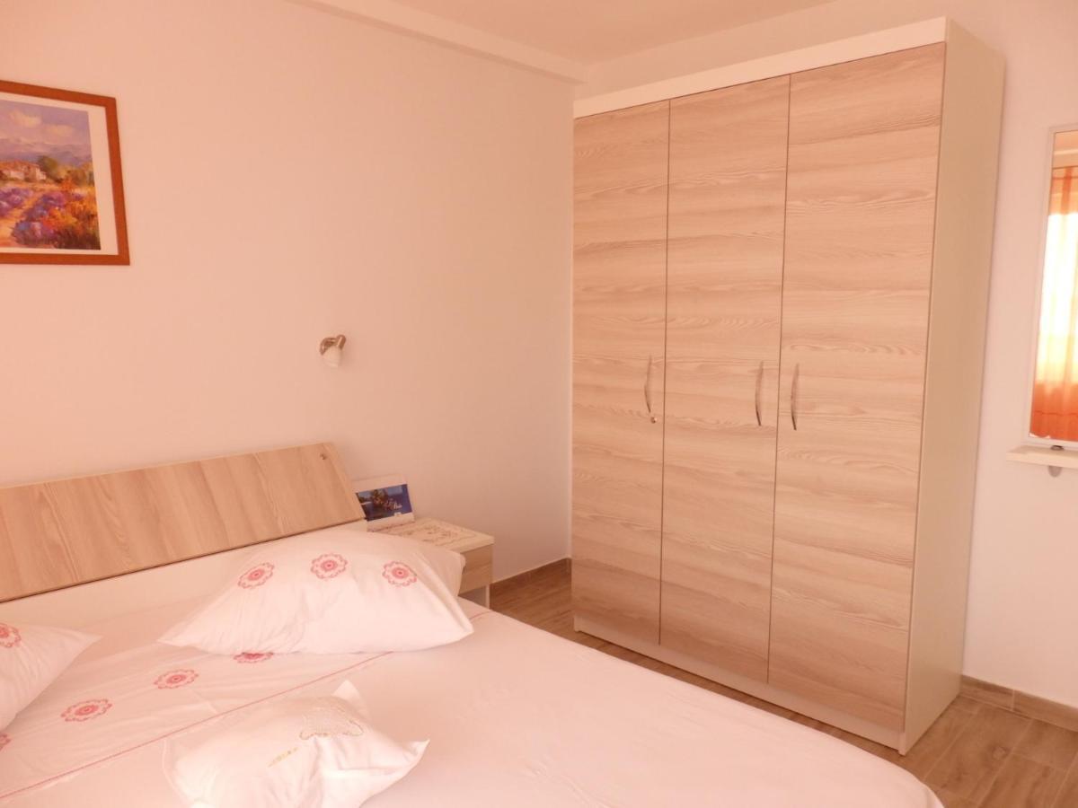 Apartmani Stipan Brela Esterno foto