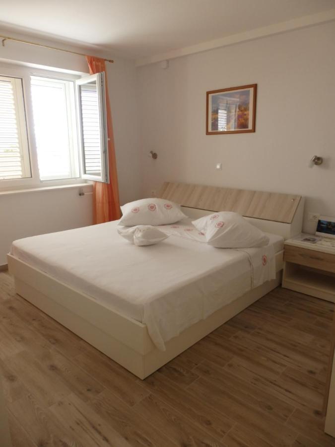 Apartmani Stipan Brela Esterno foto