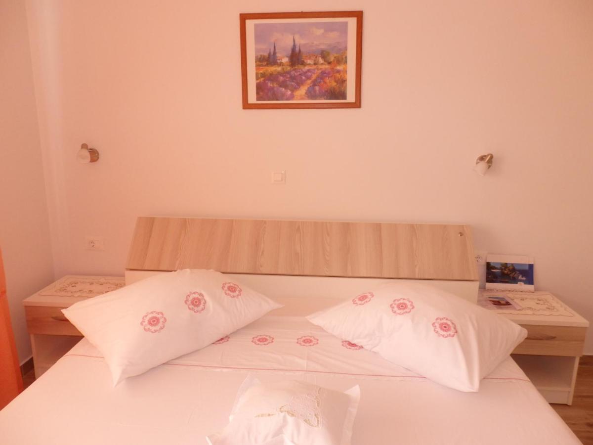 Apartmani Stipan Brela Esterno foto