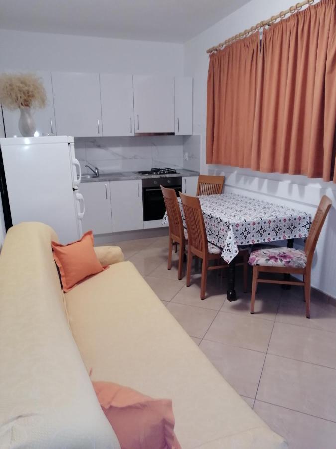 Apartmani Stipan Brela Esterno foto