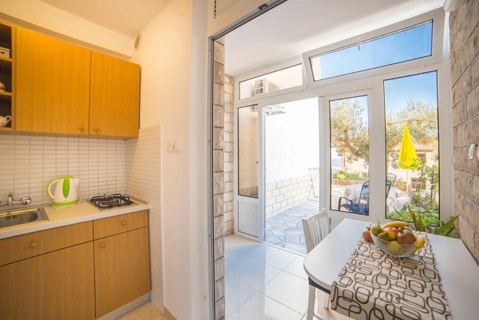 Apartmani Stipan Brela Esterno foto