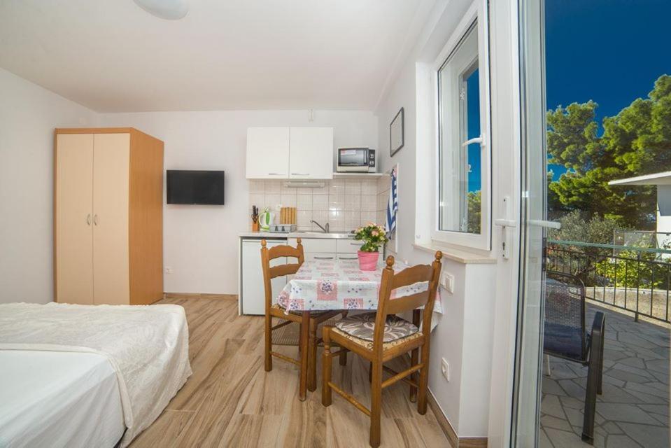 Apartmani Stipan Brela Esterno foto