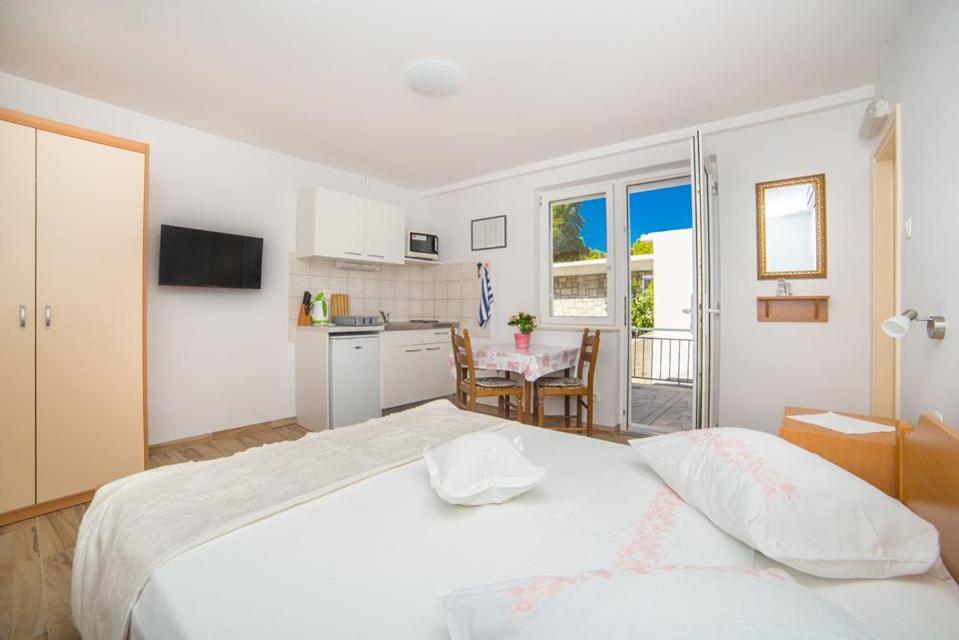 Apartmani Stipan Brela Esterno foto