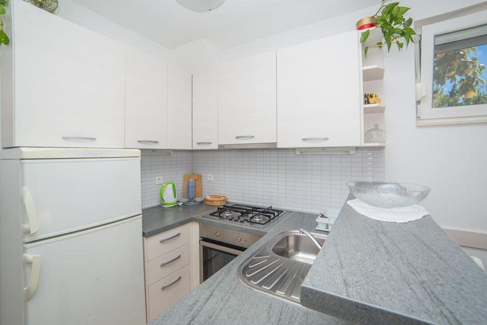 Apartmani Stipan Brela Esterno foto