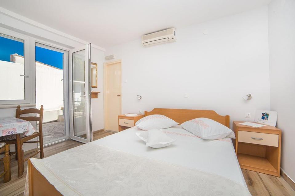 Apartmani Stipan Brela Esterno foto