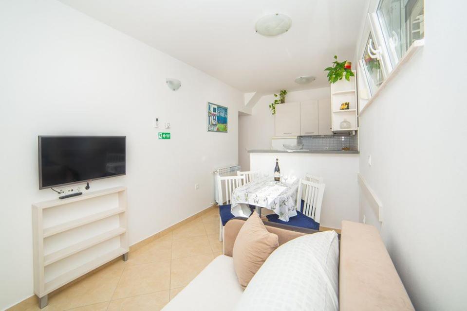 Apartmani Stipan Brela Esterno foto