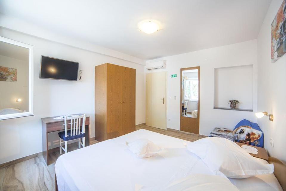 Apartmani Stipan Brela Esterno foto
