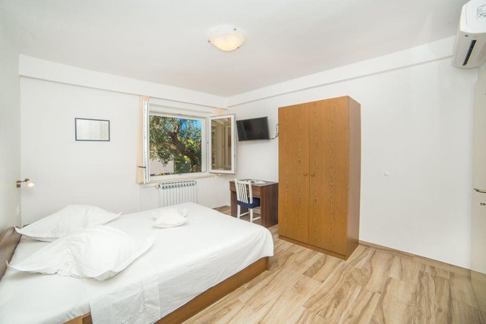 Apartmani Stipan Brela Esterno foto