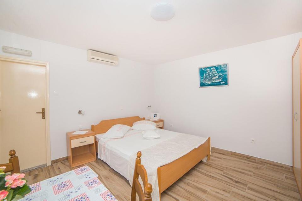 Apartmani Stipan Brela Esterno foto